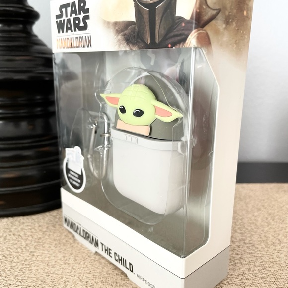NWT The Mandalorian Grogu Airpods Case - Picture 5 of 5